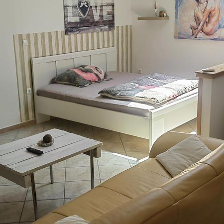 Miklavž na Dravskem Polju Wow Sleeping Bed & Breakfast エクステリア 写真